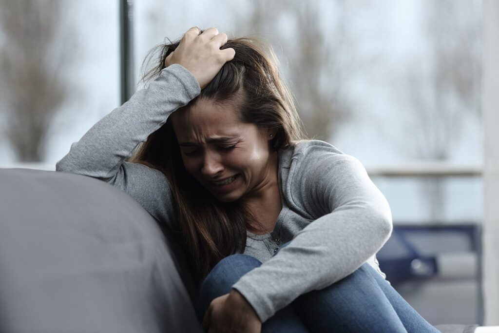girl experiencing trauma before trauma counselling online